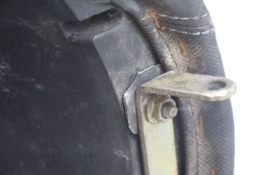 photo de SELLE PEUGEOT KISBEE 2T 50 (2010 - 2017) - Zoom composants