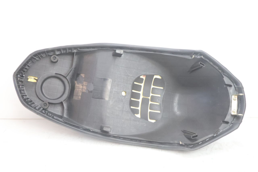 photo de SELLE PEUGEOT KISBEE 2T 50 (2010 - 2017) - Zoom composants