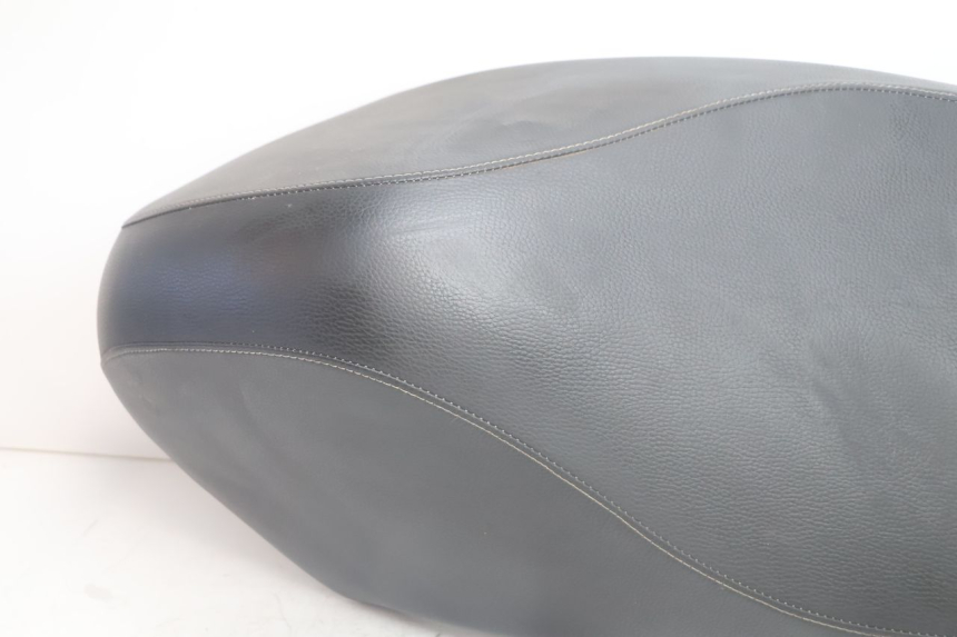 photo de SELLE PEUGEOT KISBEE 2T 50 (2010 - 2017) - Zoom état d’usage