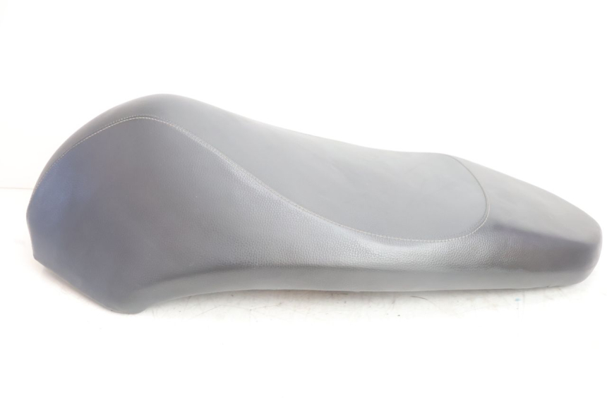 photo de SELLE PEUGEOT KISBEE 2T 50 (2010 - 2017) - Vue d’ensemble