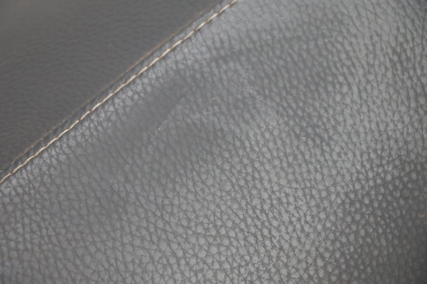 photo de SELLE PEUGEOT KISBEE 2T 50 (2010 - 2017) - État de surface