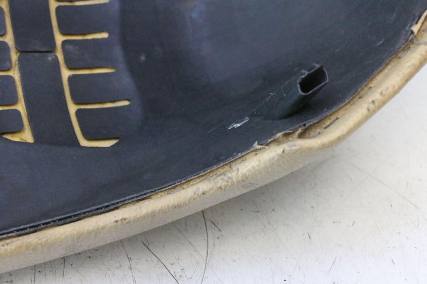 photo de SELLE PEUGEOT KISBEE 2T 50 (2010 - 2017) - Détails caractéristiques