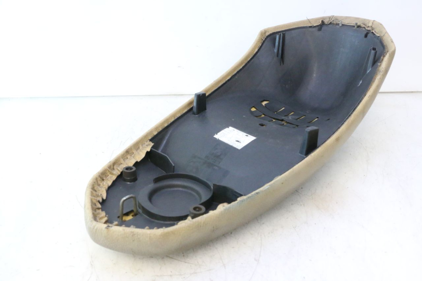 photo de SELLE PEUGEOT KISBEE 2T 50 (2010 - 2017) - Gros plan technique