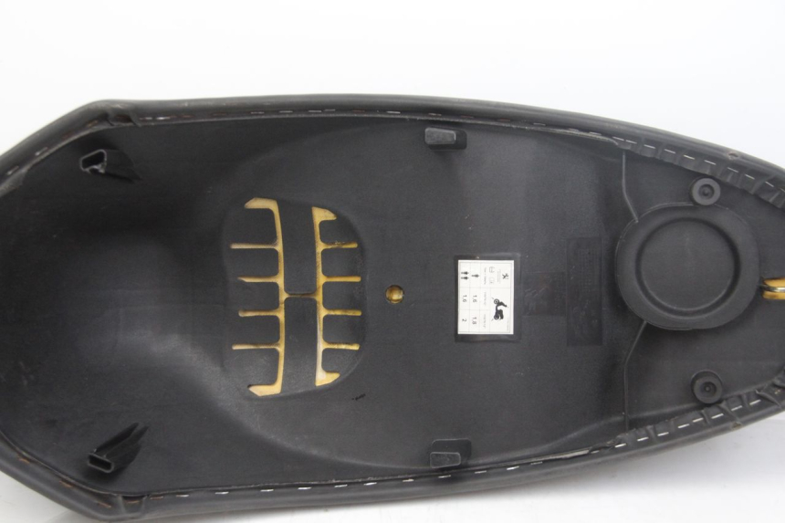 photo de SELLE PEUGEOT KISBEE 4T 50 (2018 - 2022) - Vue produit