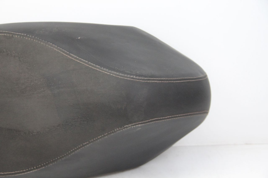 photo de SELLE PEUGEOT KISBEE 4T 50 (2018 - 2022) - Zoom état d’usage