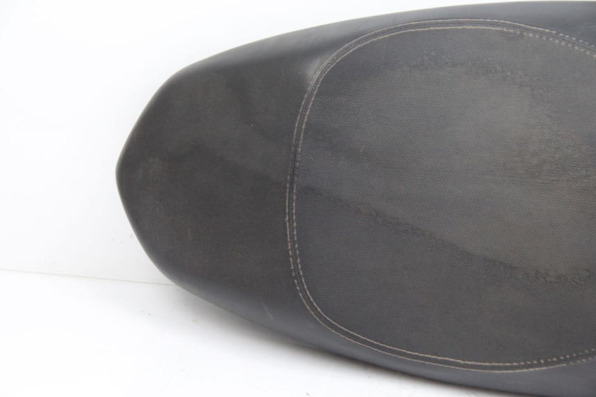 photo de SELLE PEUGEOT KISBEE 4T 50 (2018 - 2022) - Gros plan technique