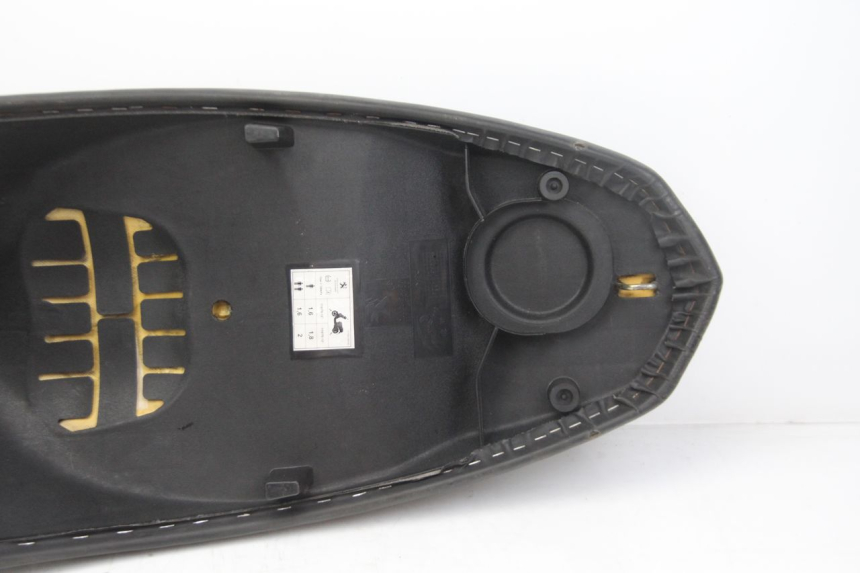 photo de SELLE PEUGEOT KISBEE 4T 50 (2018 - 2022) - Marquages et références