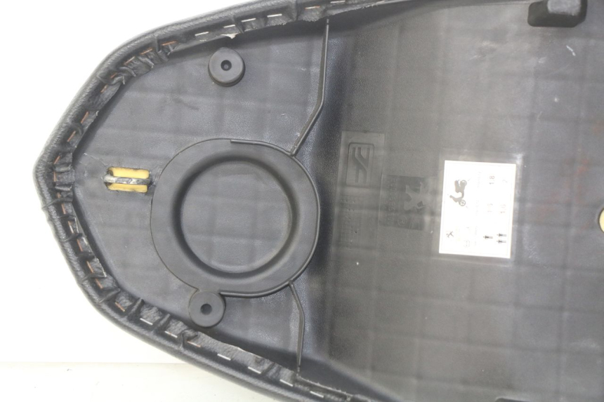 photo de SELLE PEUGEOT KISBEE 4T 50 (2018 - 2022) - Détails caractéristiques