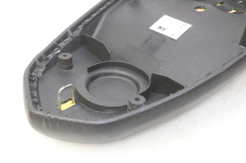 photo de SELLE PEUGEOT KISBEE 4T 50 (2018 - 2022) - Marquages et références