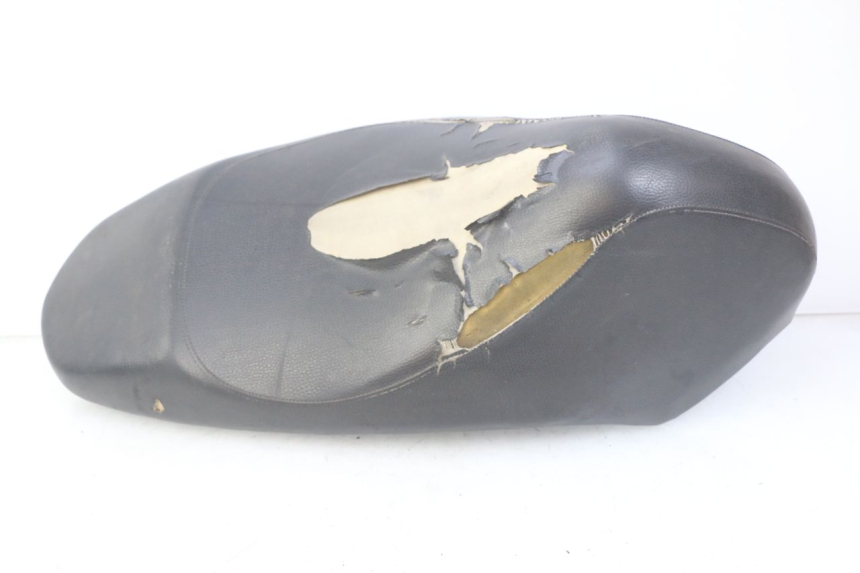 photo de SELLE PEUGEOT KISBEE 4T 50 (2010 - 2017) - Autre angle de vue