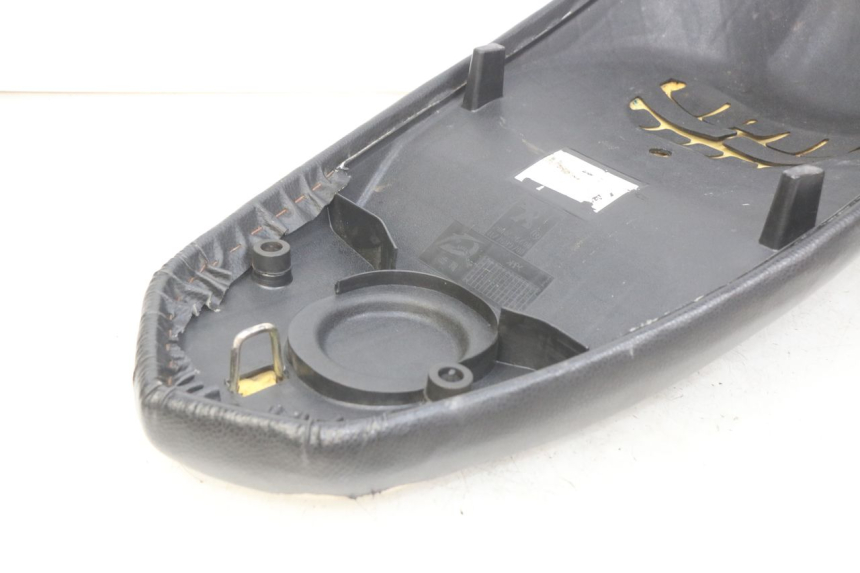 photo de SELLE PEUGEOT KISBEE 4T 50 (2010 - 2017) - Vue produit