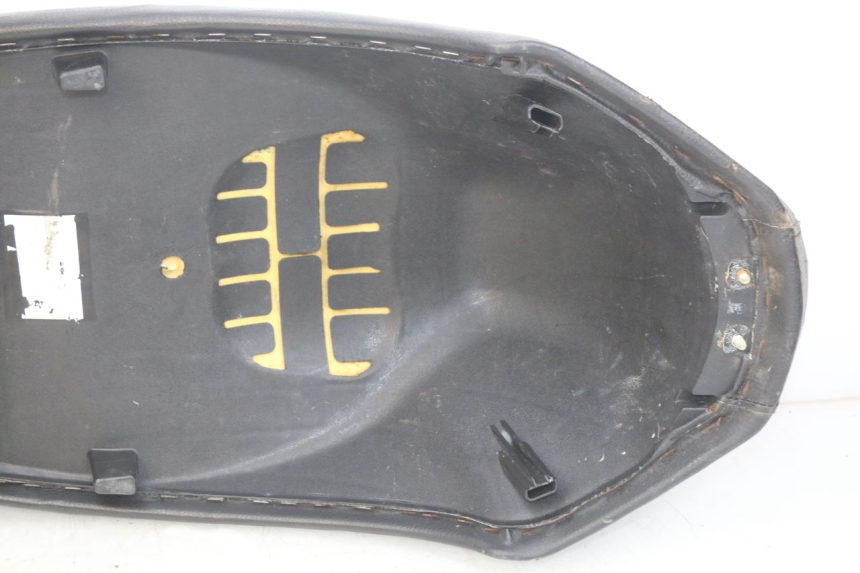 photo de SELLE PEUGEOT KISBEE 4T 50 (2010 - 2017) - Vue rapprochée