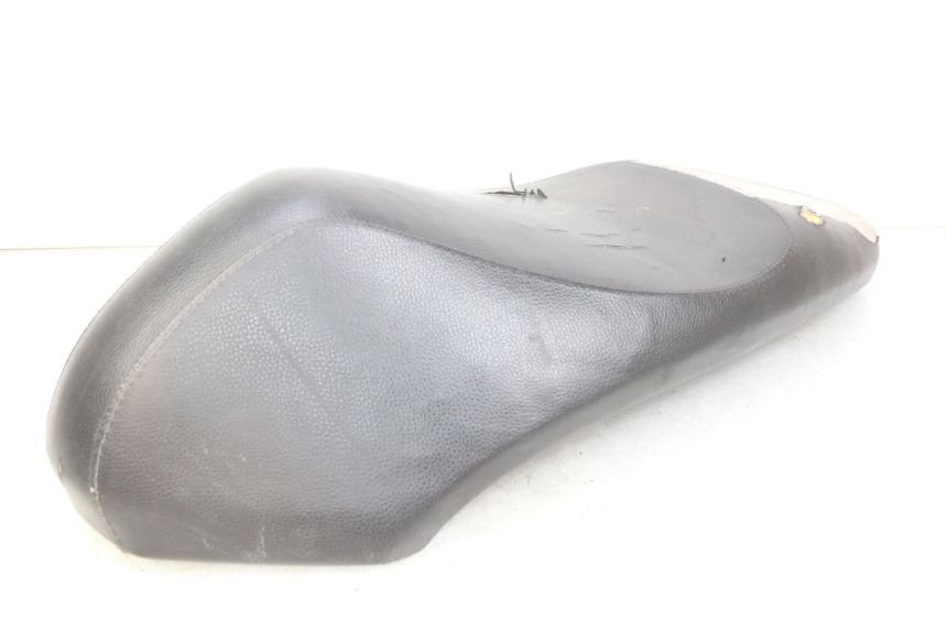 photo de SELLE PEUGEOT KISBEE 4T 50 (2010 - 2017) - Gros plan technique