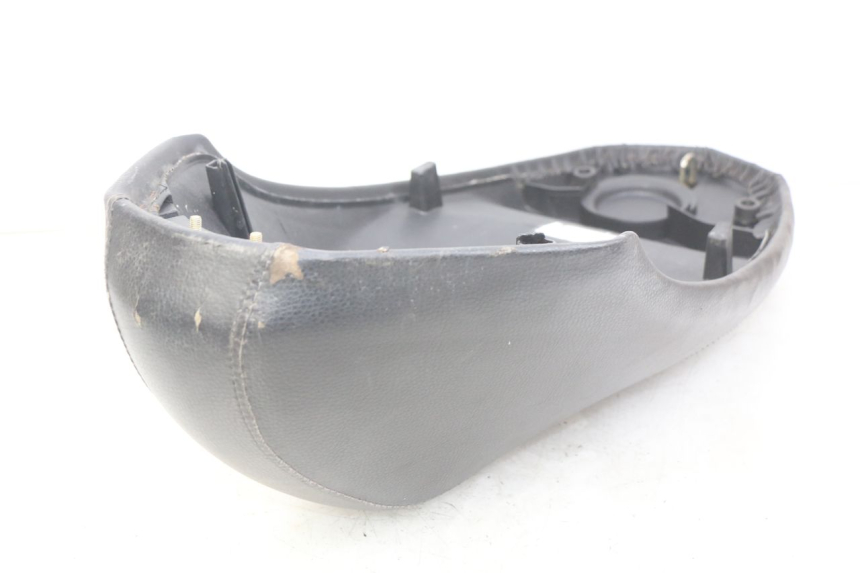 photo de SELLE PEUGEOT KISBEE 4T 50 (2010 - 2017) - Points de fixation