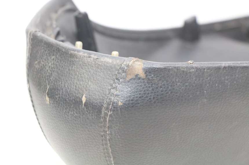 photo de SELLE PEUGEOT KISBEE 4T 50 (2010 - 2017) - État de surface