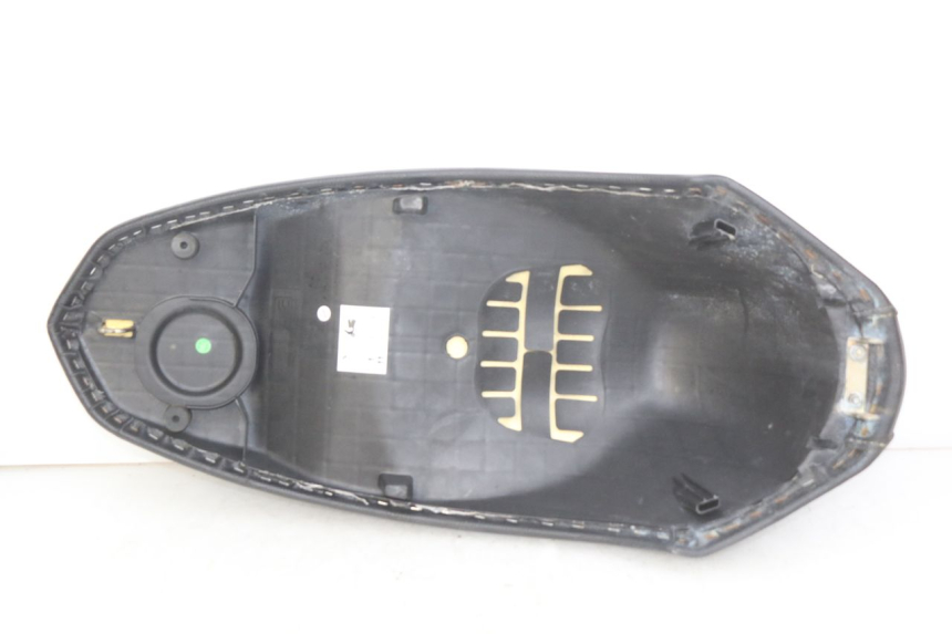 photo de SELLE PEUGEOT KISBEE 4T 50 (2018 - 2022) - Vue produit