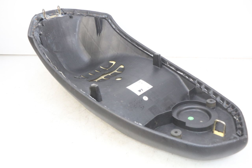 photo de SELLE PEUGEOT KISBEE 4T 50 (2018 - 2022) - Gros plan technique