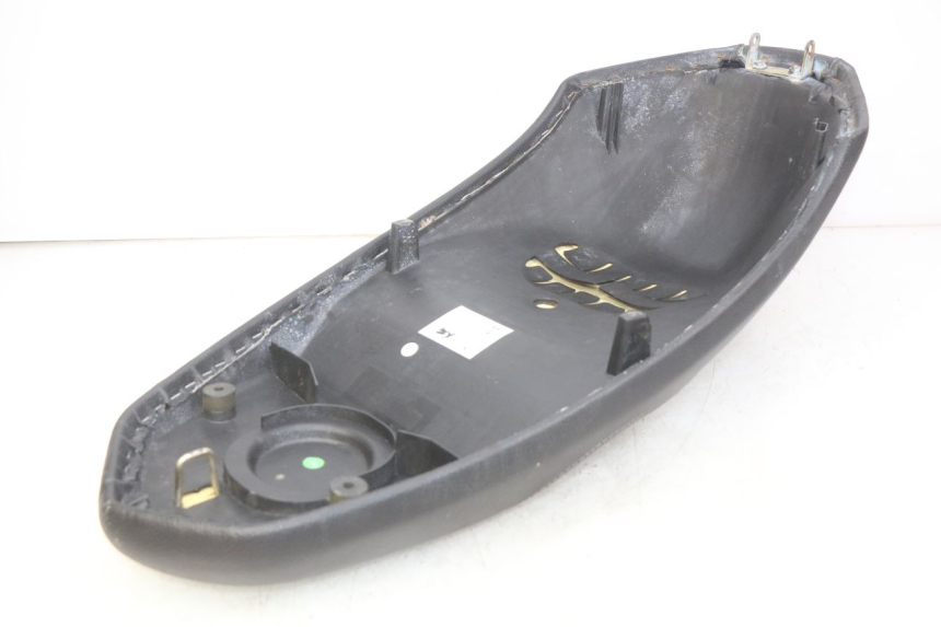 photo de SELLE PEUGEOT KISBEE 4T 50 (2018 - 2022) - État de surface