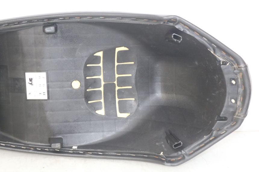 photo de SELLE PEUGEOT KISBEE 4T 50 (2018 - 2022) - Photo complémentaire