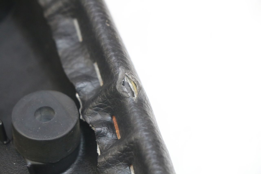 photo de SELLE PEUGEOT KISBEE 4T 50 (2018 - 2022) - Zoom état d’usage