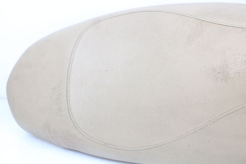 photo de SELLE PEUGEOT KISBEE 4T 50 (2010 - 2017) - Détail de la pièce