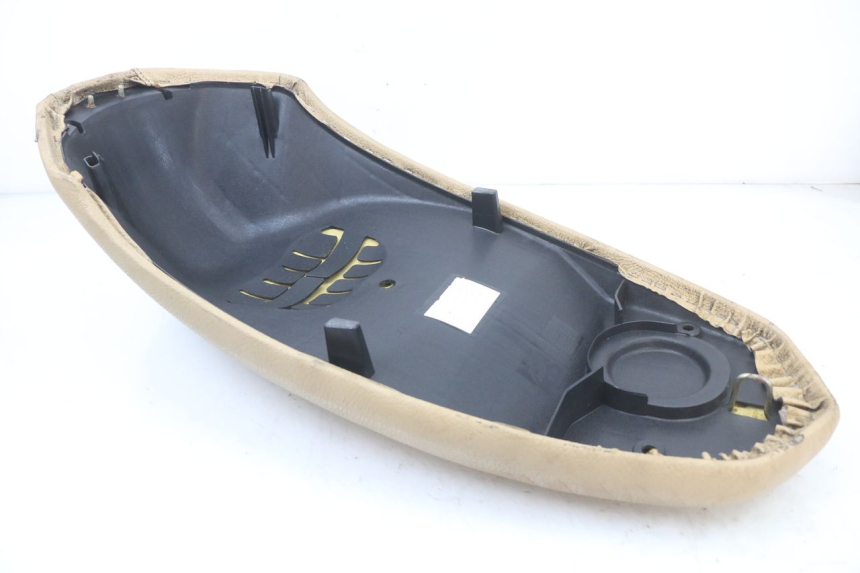 photo de SELLE PEUGEOT KISBEE 4T 50 (2010 - 2017) - Détails caractéristiques