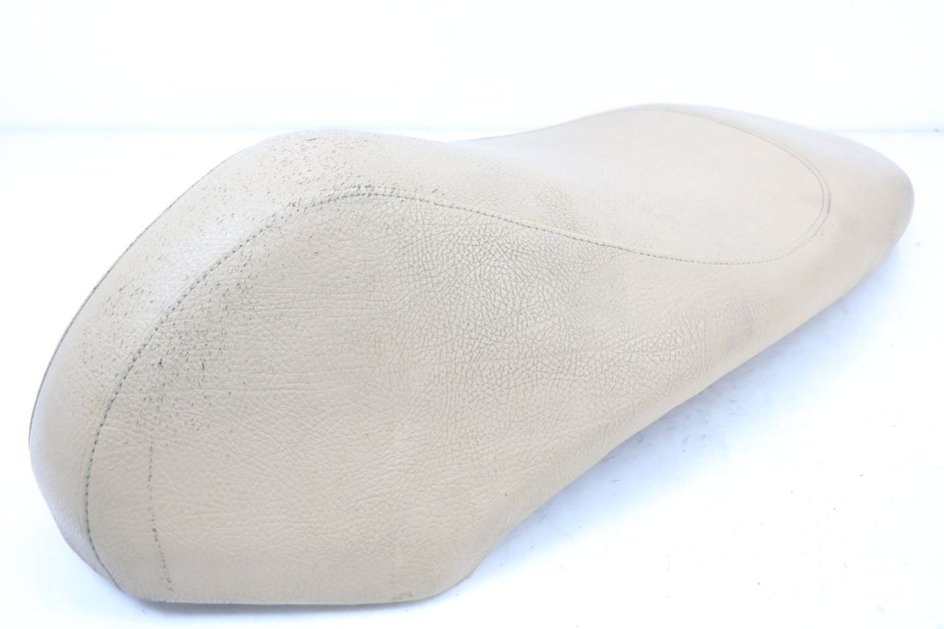 photo de SELLE PEUGEOT KISBEE 4T 50 (2010 - 2017) - Vue d’ensemble