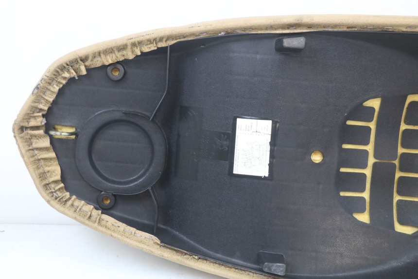 photo de SELLE PEUGEOT KISBEE 4T 50 (2010 - 2017) - Marquages et références