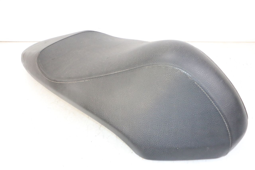 photo de SELLE PEUGEOT KISBEE 4T 50 (2018 - 2022) - Détail de la pièce