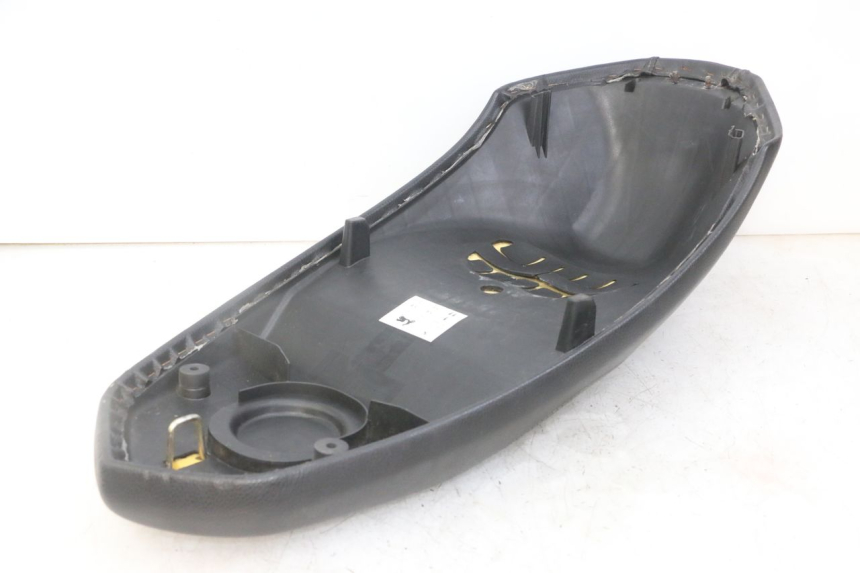 photo de SELLE PEUGEOT KISBEE 4T 50 (2018 - 2022) - Vue produit