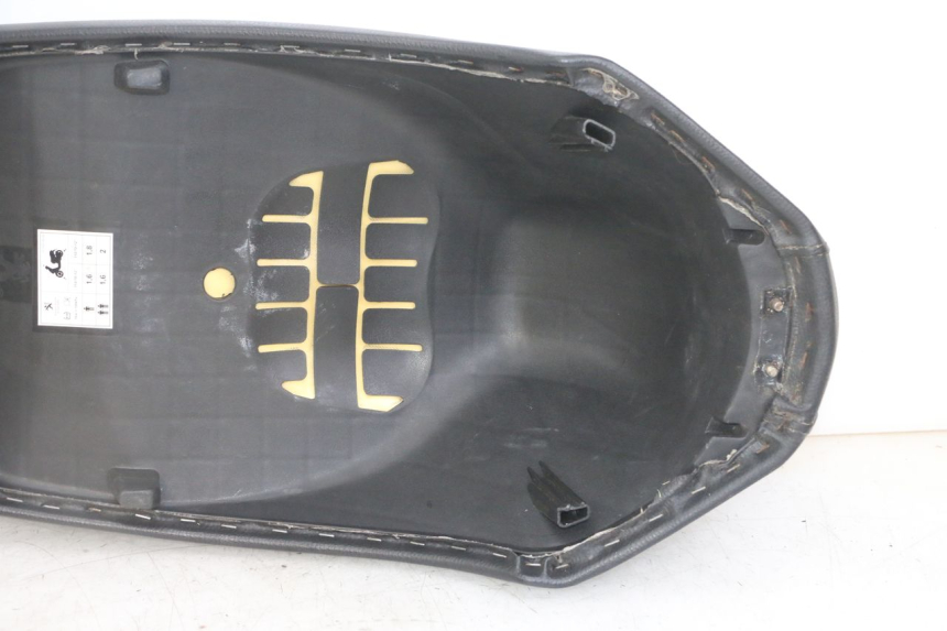 photo de SELLE PEUGEOT KISBEE 4T 50 (2018 - 2022) - Détails caractéristiques