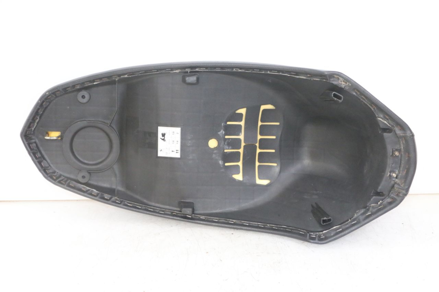 photo de SELLE PEUGEOT KISBEE 4T 50 (2018 - 2022) - Vue rapprochée