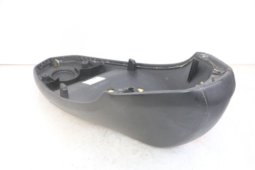 photo de SELLE PEUGEOT KISBEE 4T 50 (2018 - 2022) - Points de fixation