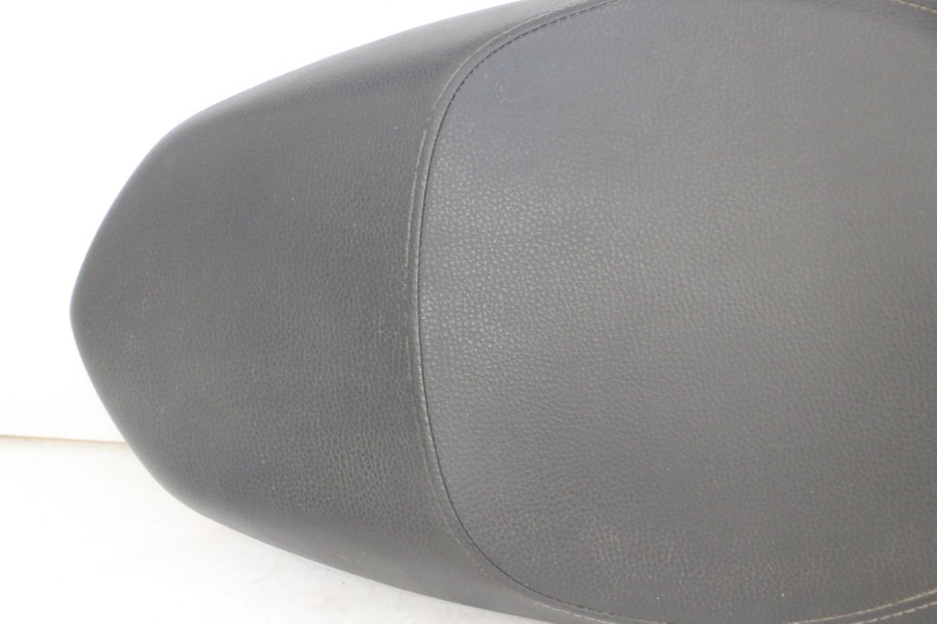 photo de SELLE PEUGEOT KISBEE 4T 50 (2018 - 2022) - Photo complémentaire