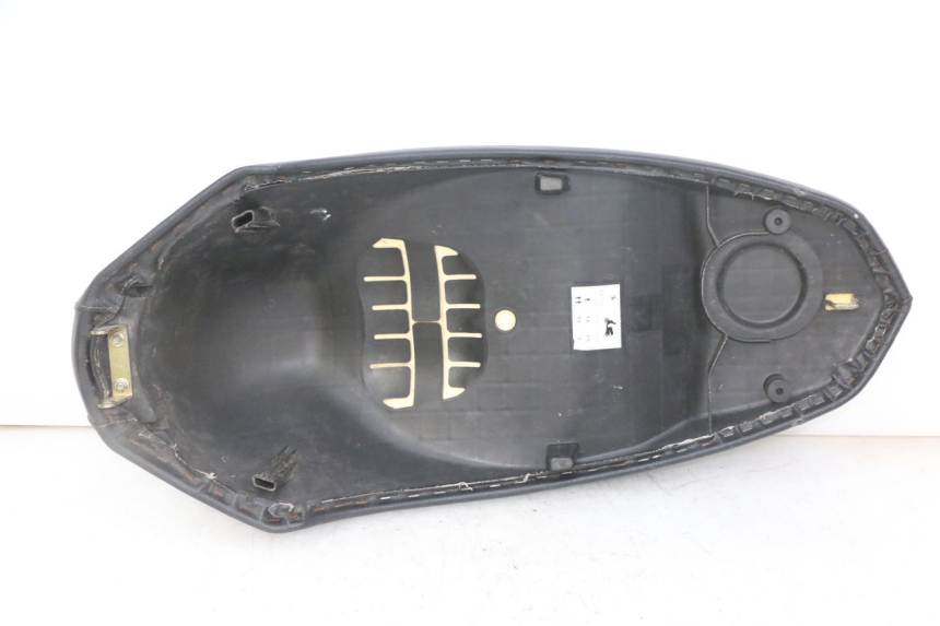 photo de SELLE PEUGEOT KISBEE 4T 50 (2018 - 2022) - Zoom état d’usage