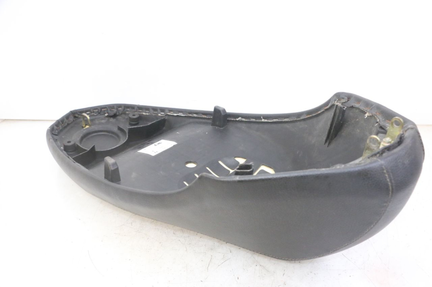 photo de SELLE PEUGEOT KISBEE 4T 50 (2018 - 2022) - Gros plan technique