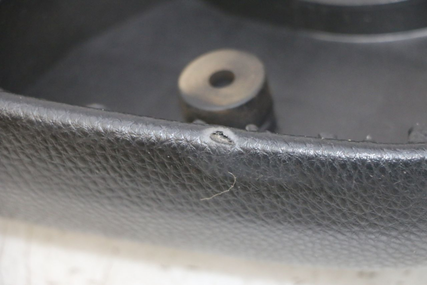 photo de SELLE PEUGEOT KISBEE 4T 50 (2018 - 2022) - Autre angle de vue