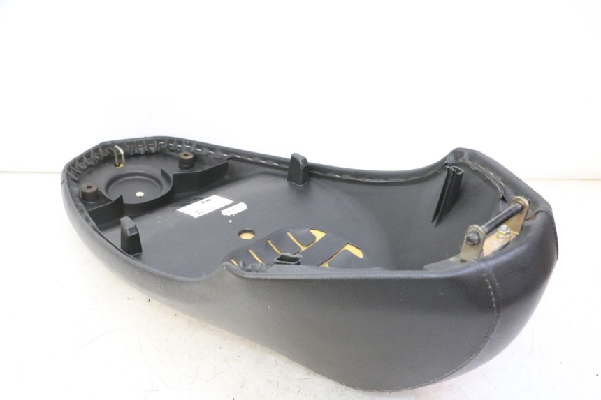photo de SELLE PEUGEOT KISBEE 4T 50 (2018 - 2022) - Vue d’ensemble