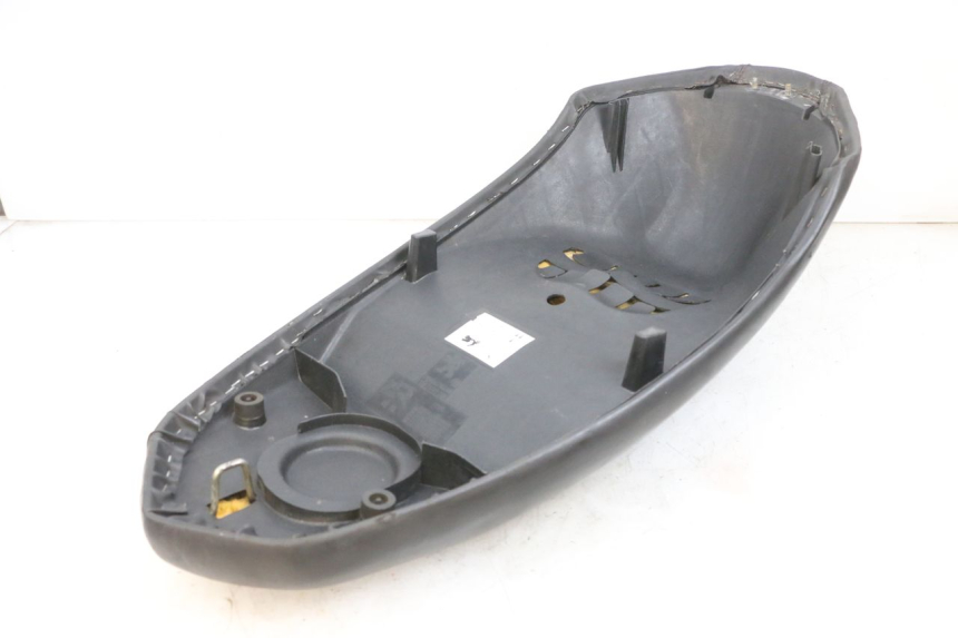 photo de SELLE PEUGEOT KISBEE 4T 50 (2018 - 2022) - Détails caractéristiques