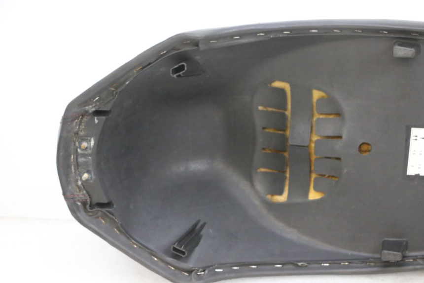 photo de SELLE PEUGEOT KISBEE 4T 50 (2018 - 2022) - Focus structure