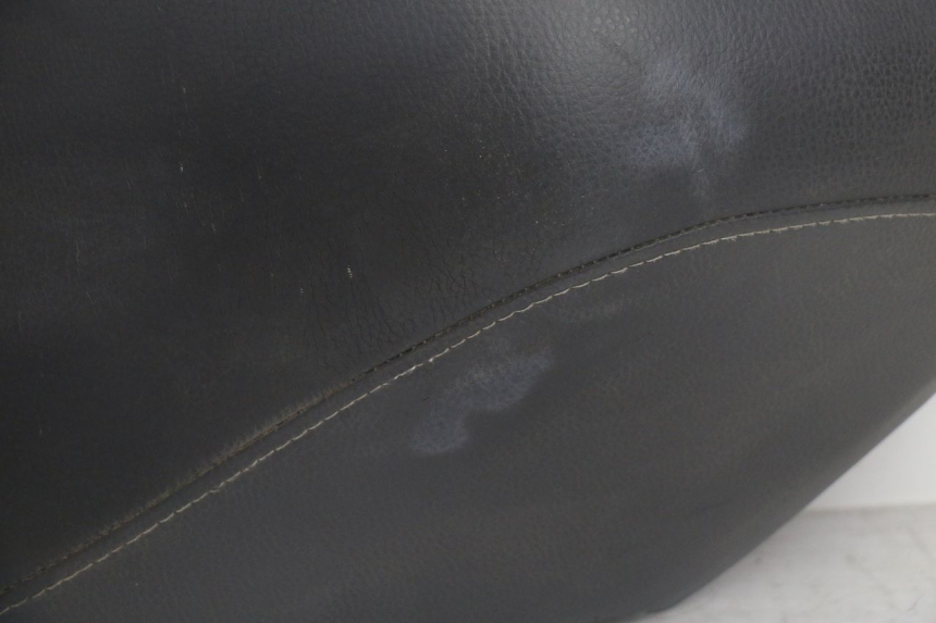 photo de SELLE PEUGEOT KISBEE 4T 50 (2018 - 2022) - Gros plan technique