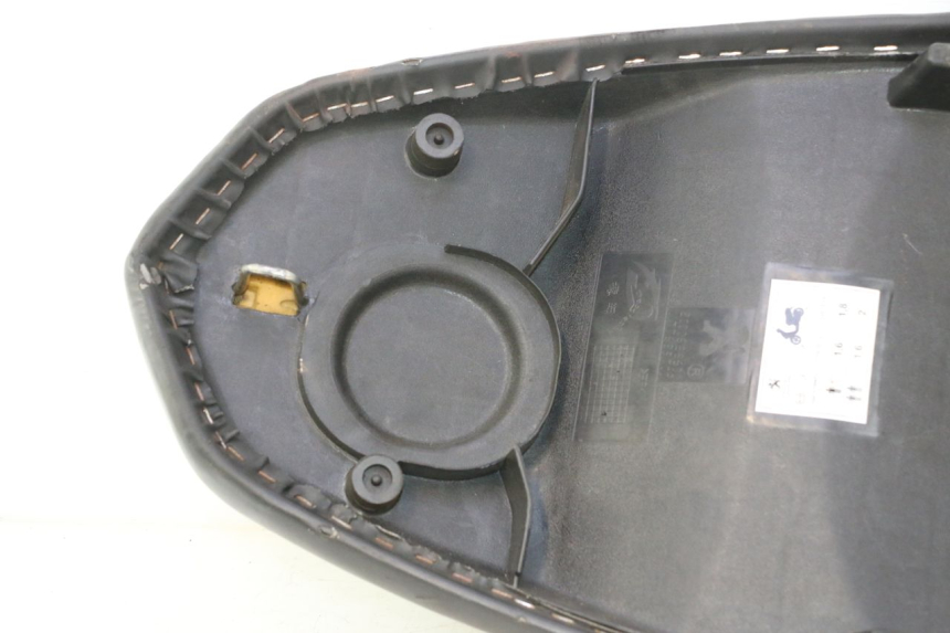 photo de SELLE PEUGEOT KISBEE 4T 50 (2010 - 2017) - Détails caractéristiques