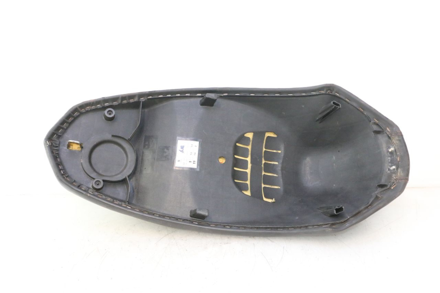 photo de SELLE PEUGEOT KISBEE 4T 50 (2010 - 2017) - Zoom composants