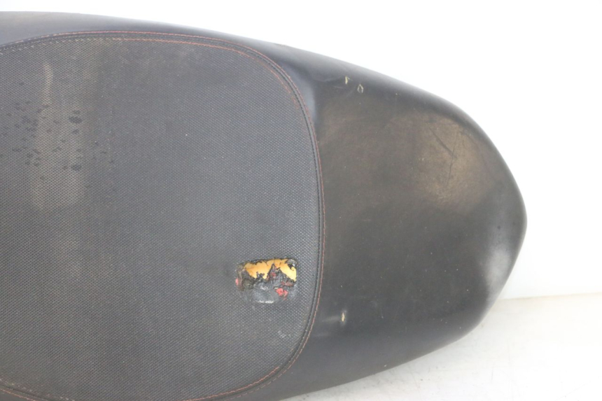 photo de SELLE PEUGEOT KISBEE 4T 50 (2010 - 2017) - Autre angle de vue