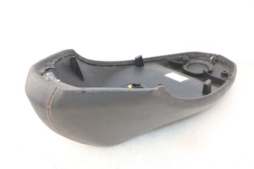 photo de SELLE PEUGEOT KISBEE 4T 50 (2010 - 2017) - Autre angle de vue