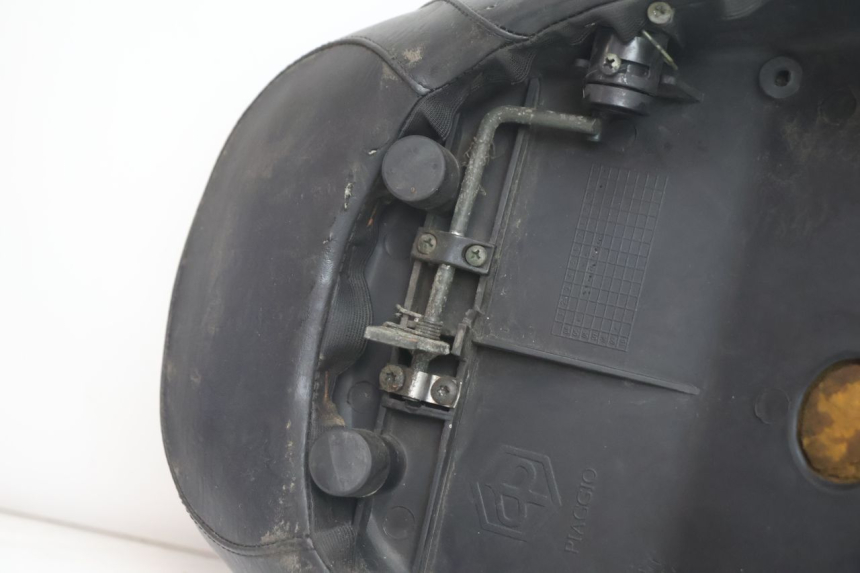 photo de SELLE PIAGGIO LIBERTY 125 (1998 - 2008) - Marquages et références