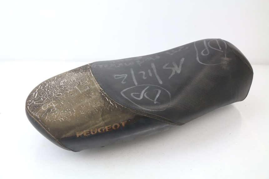 photo de SELLE PEUGEOT LUDIX BLASTER 50 (2006 - 2014) - Gros plan technique