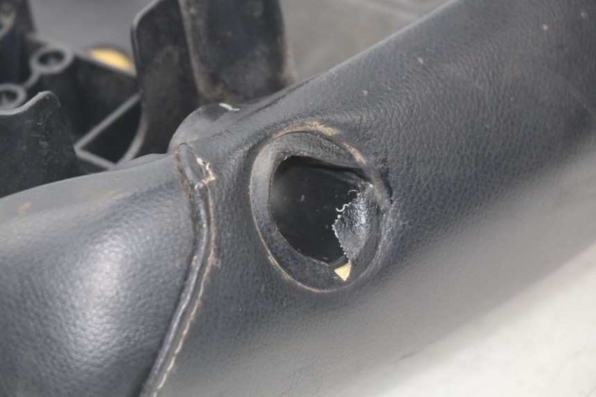 photo de SELLE PEUGEOT LUDIX 50 (2005 - 2007) - Points de fixation