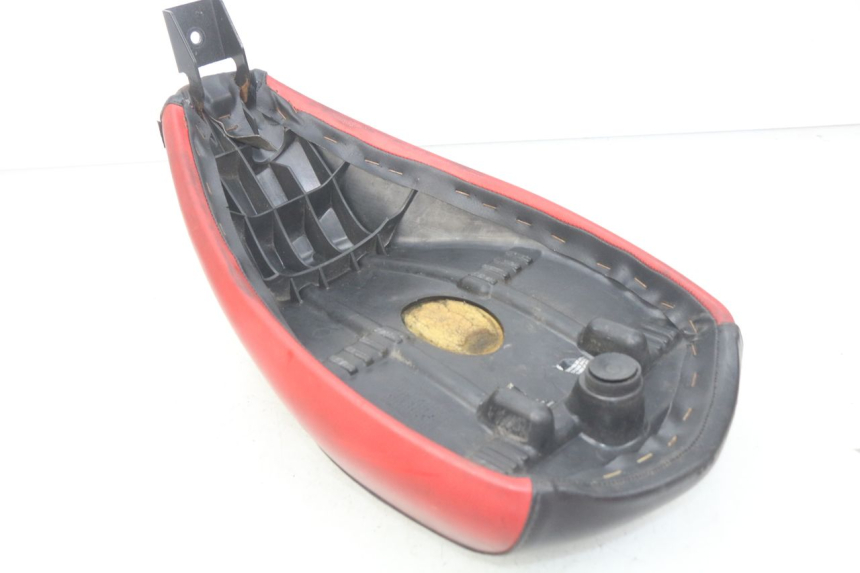 photo de SELLE PEUGEOT LUDIX 50 (2008 - 2017) - Gros plan technique