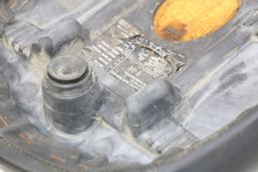 photo de SELLE PEUGEOT LUDIX 50 (2005 - 2007) - Gros plan technique